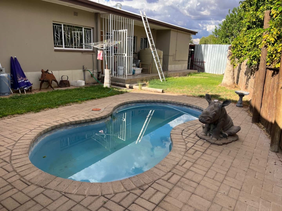 4 Bedroom Property for Sale in Flora Park Northern Cape